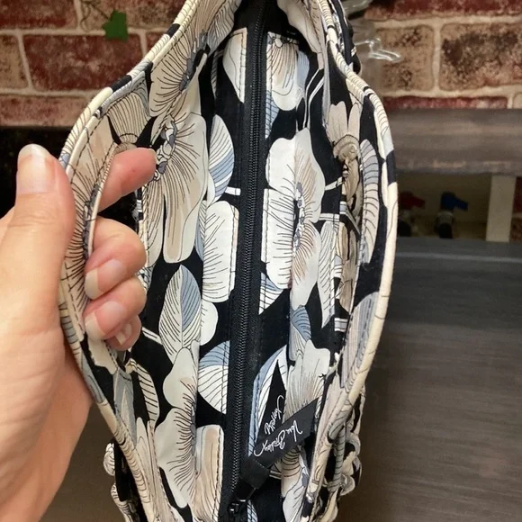 VERA Bradley floral blues whites and blacks handbag zip closure - Picture 2 of 6